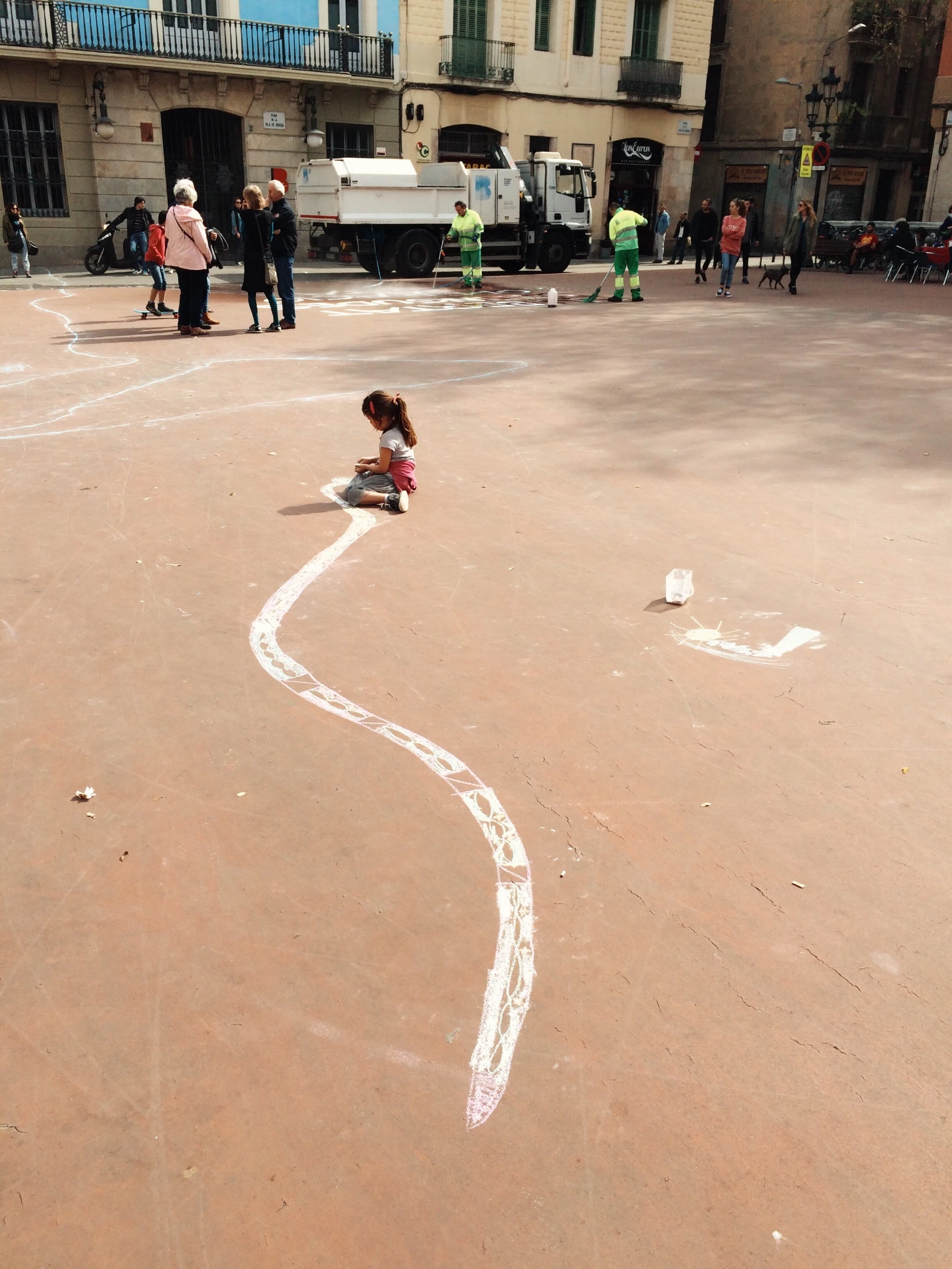 Dibujando en Plaça de la Vila de Gràcia